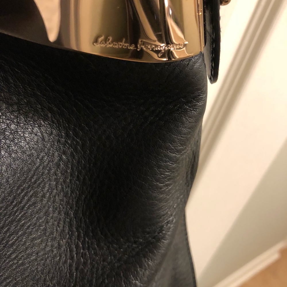 Salvatore Ferragamo Black Leather Shoulder Bag - Picture 4 of 8